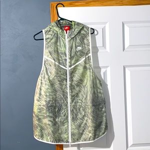 Nike reflective running vest